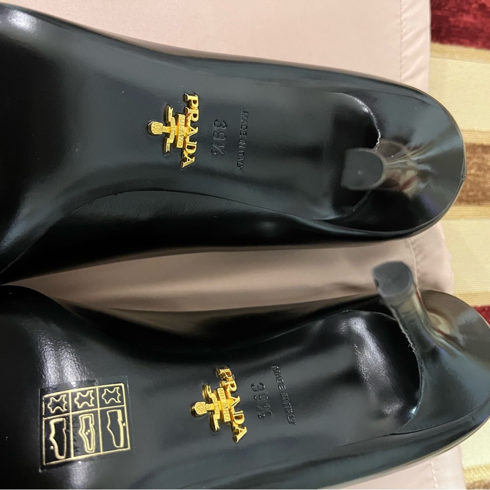 PRADA NIB AUTHENTIC VINTAGE BLACK GENUINE PATENT LEATHER PUMPS WITH TASSELS - Picture 4 of 17